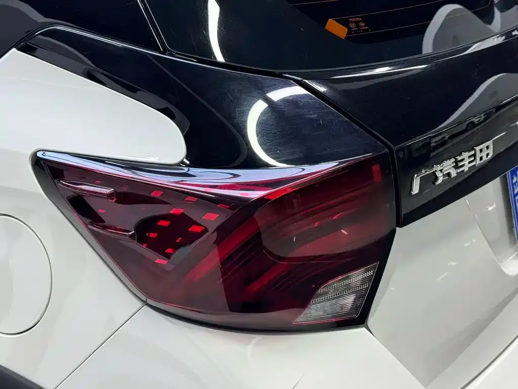 Toyota Yaris L — фото 7