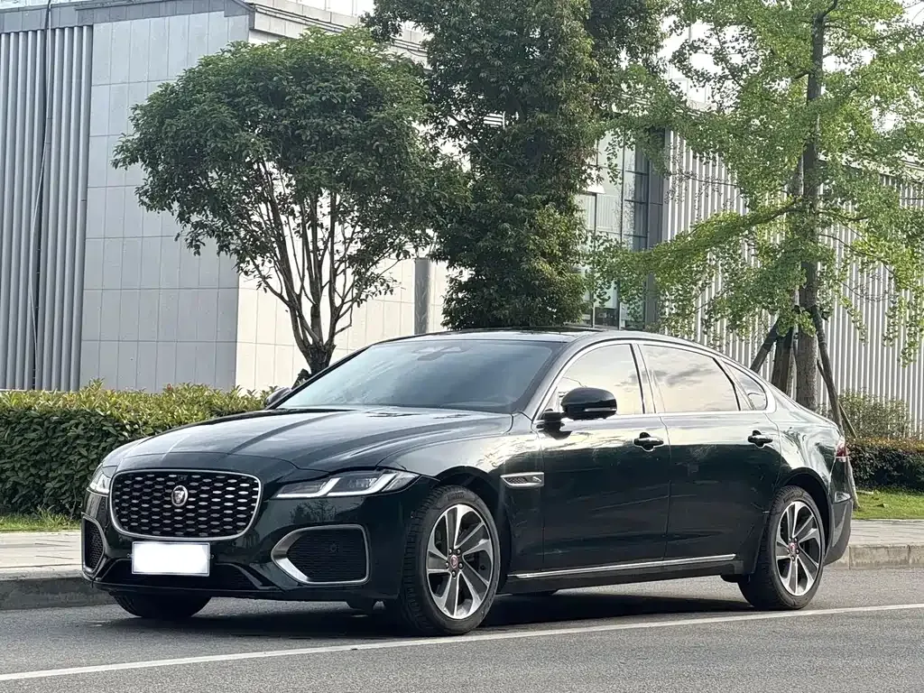Jaguar XFL — фото 1