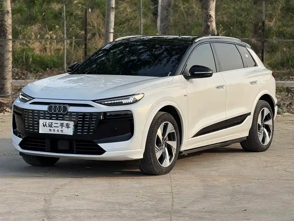 Audi Q6L e-tron — фото 1