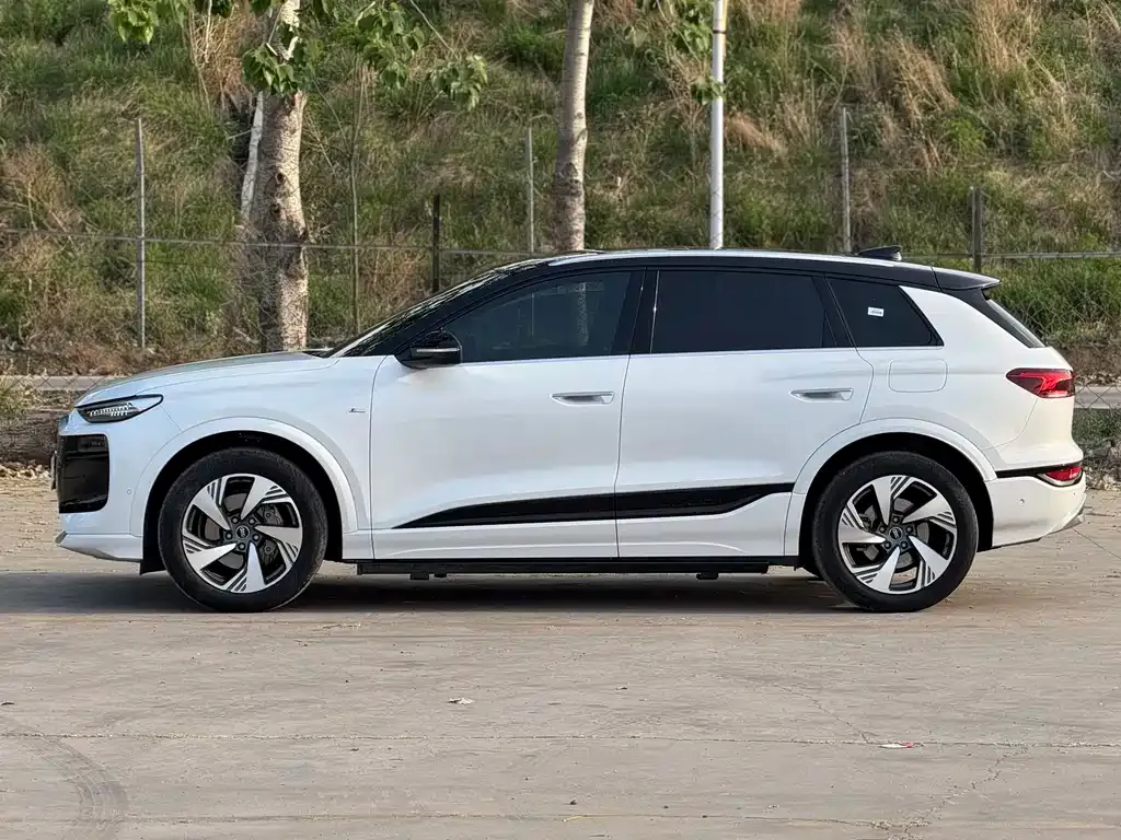 Audi Q6L e-tron — фото 9