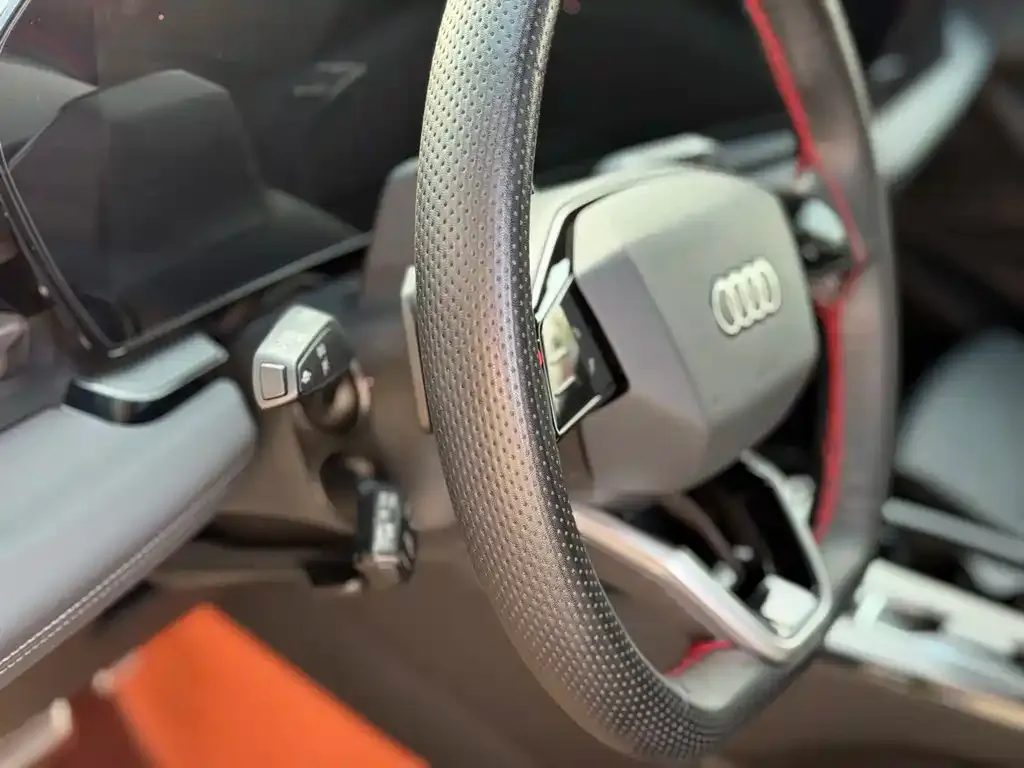 Audi Q6L e-tron — фото 6