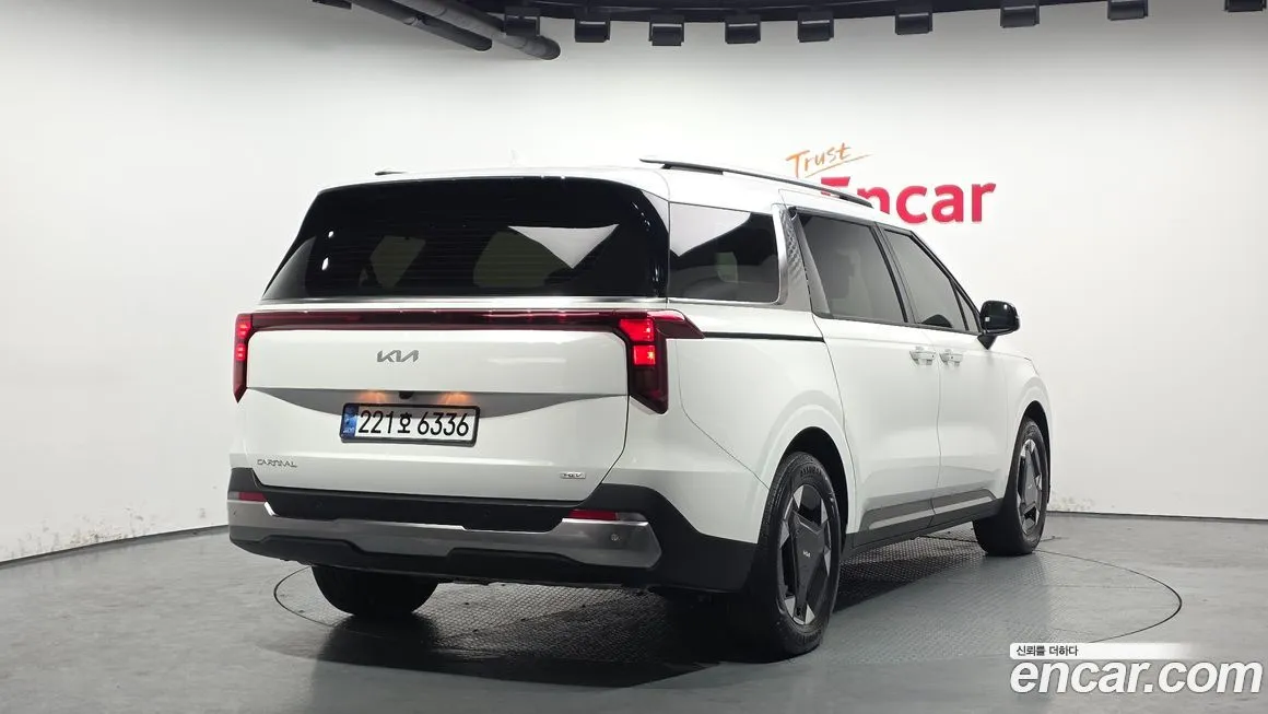 Kia Carnival — фото 4