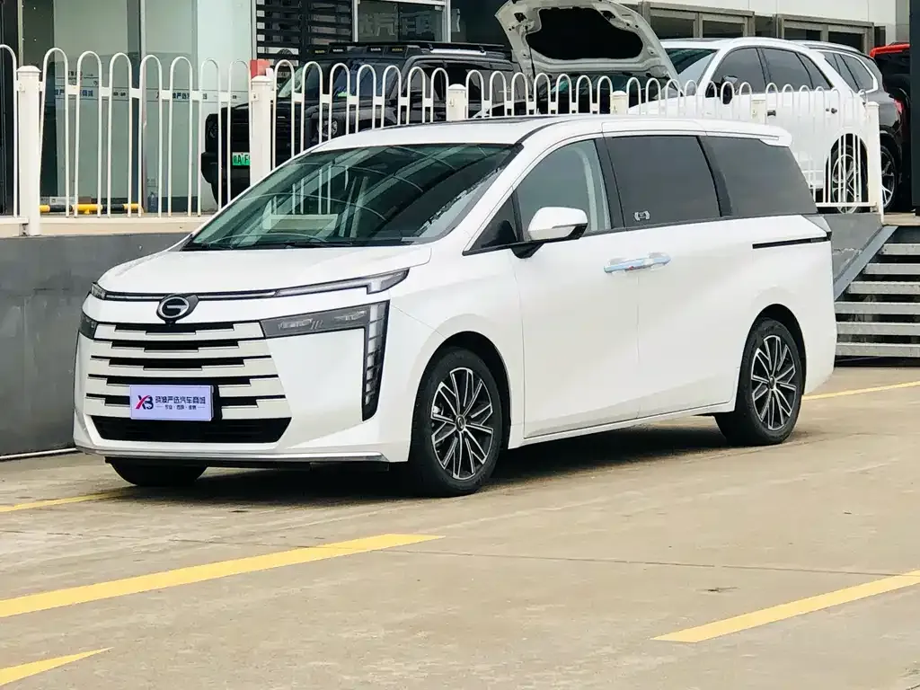 GAC Motor Trumpchi E8 — фото 1
