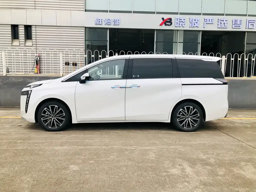 GAC Motor Trumpchi E8 — фото 10