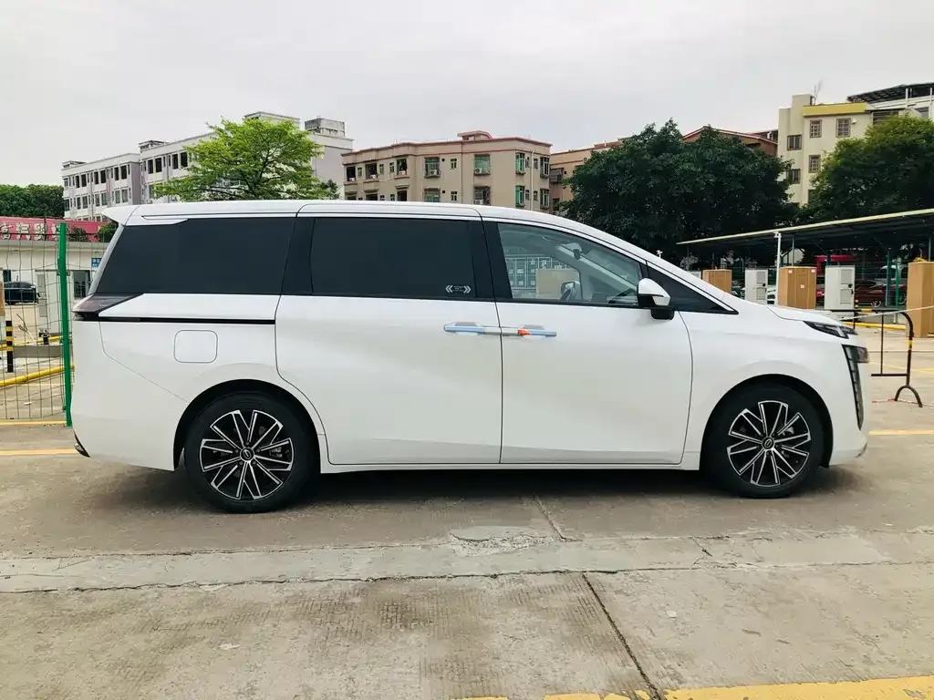 GAC Motor Trumpchi E8 — фото 6