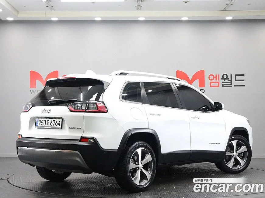 Jeep Cherokee — фото 5