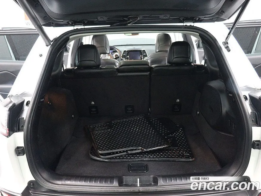 Jeep Cherokee — фото 6