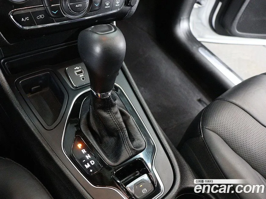 Jeep Cherokee — фото 10