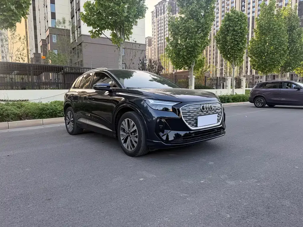 Audi Q4 e-tron — фото 9