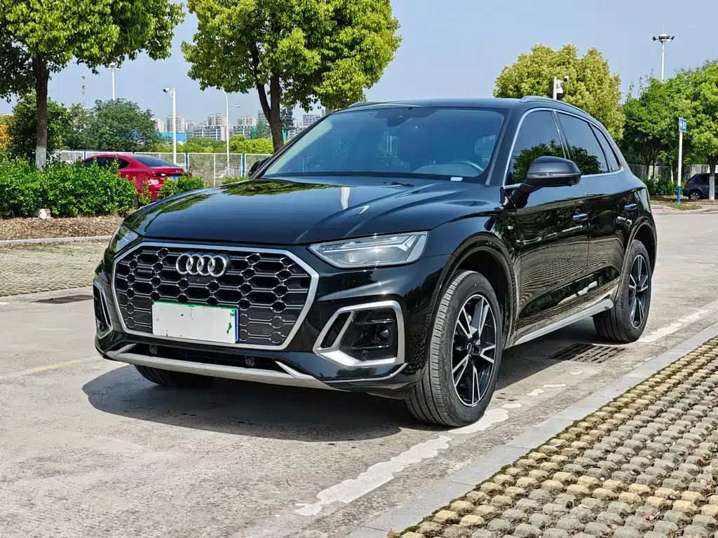 Audi Q5L — фото 10