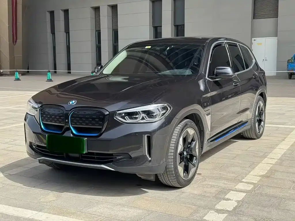 BMW iX3 — фото 1