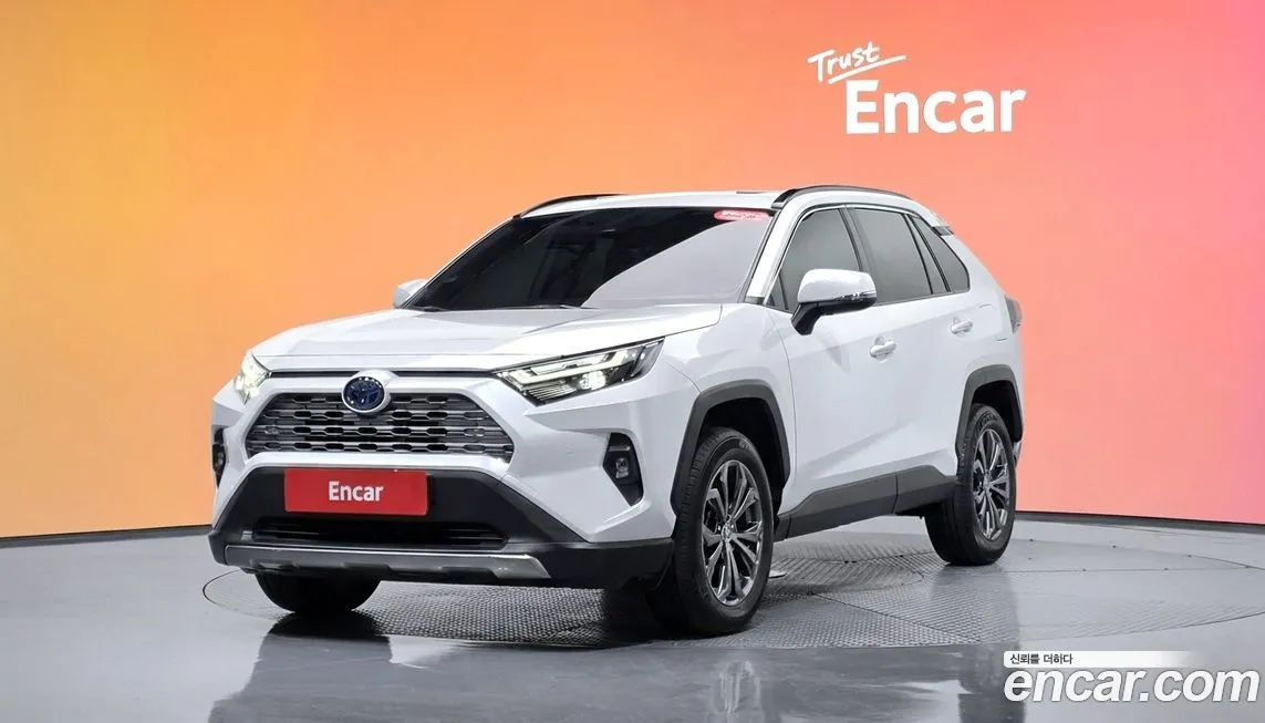 Toyota RAV4 — фото 1