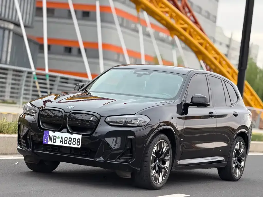 BMW iX3 — фото 1