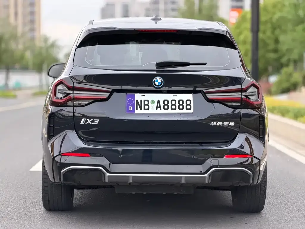 BMW iX3 — фото 8