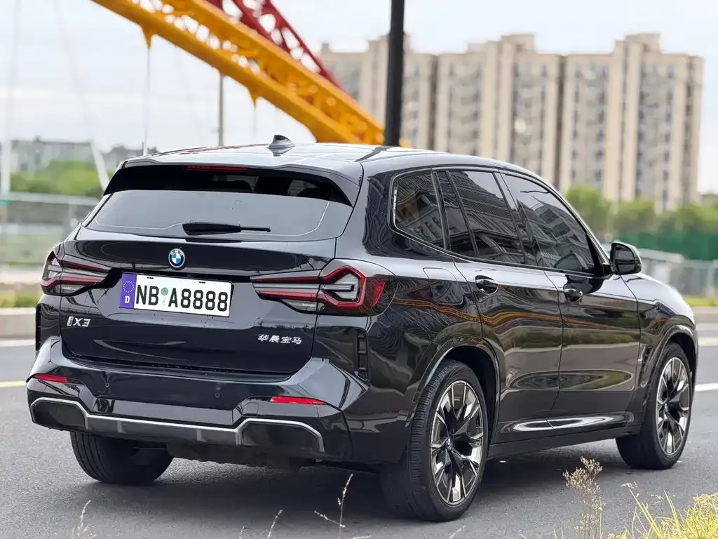 BMW iX3 — фото 10