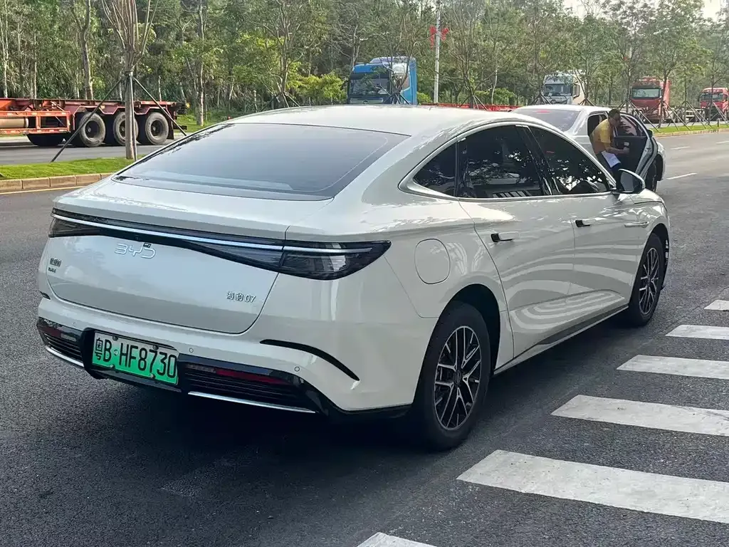 BYD Seal 07 DM-i — фото 7