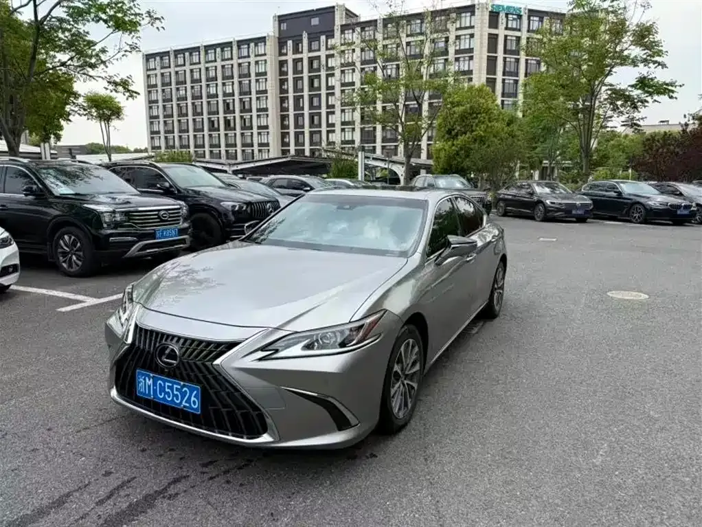 Lexus ES — фото 1