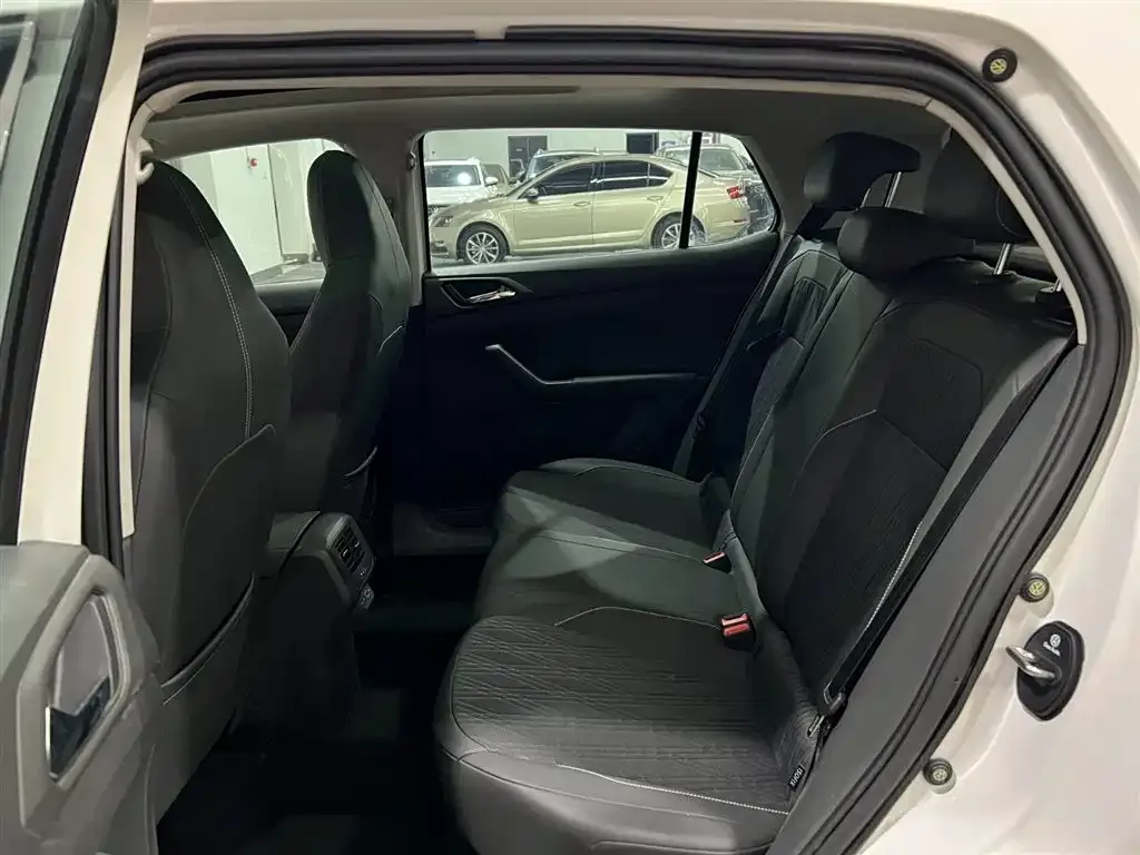 Volkswagen T-Cross — фото 10