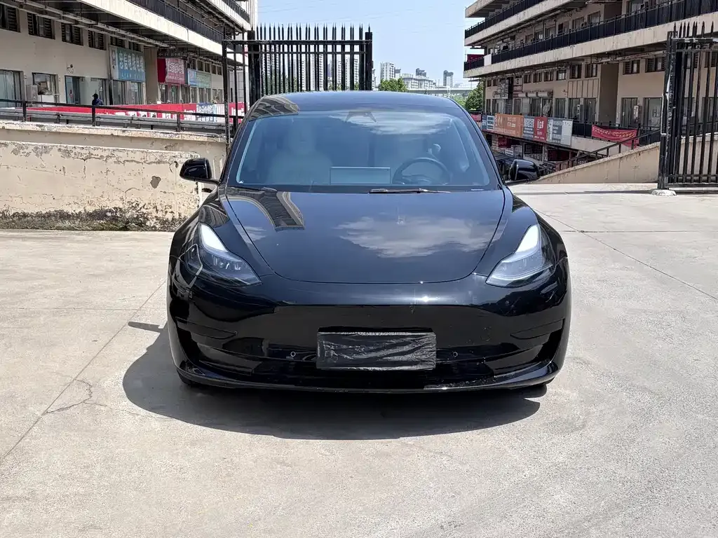 Tesla Model 3 — фото 8
