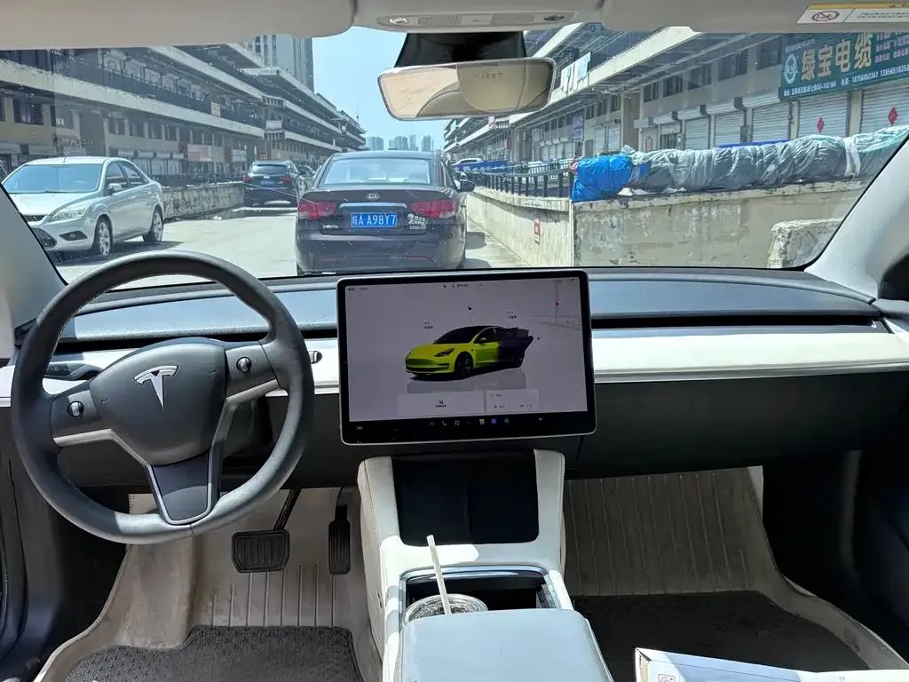 Tesla Model 3 — фото 4