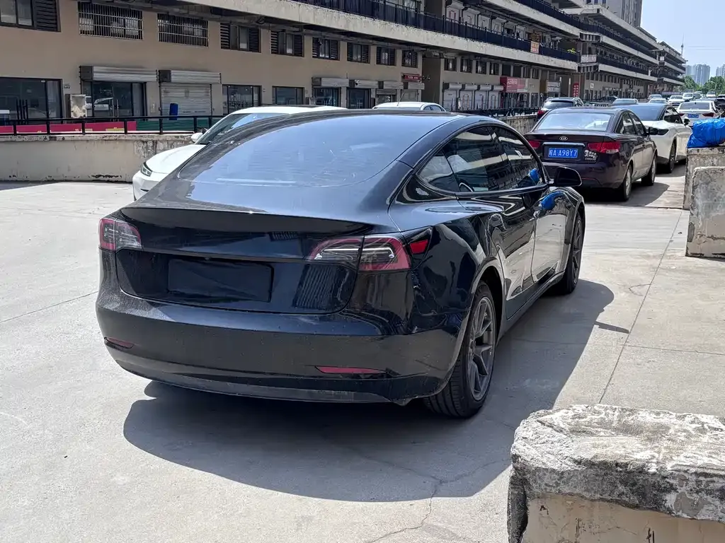 Tesla Model 3 — фото 6
