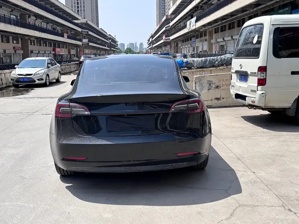 Tesla Model 3 — фото 3