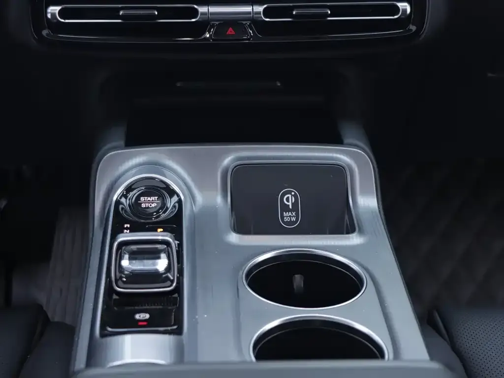 GAC Motor Trumpchi E8 — фото 4