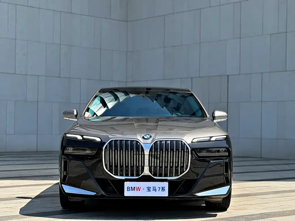 BMW 7 Series — фото 4