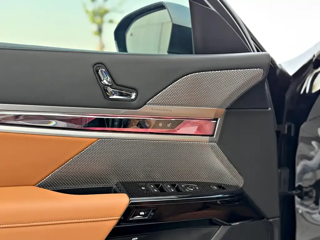BMW 7 Series — фото 10