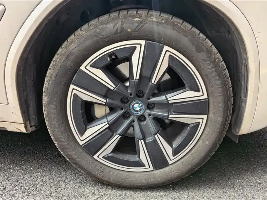 BMW iX3 — фото 4