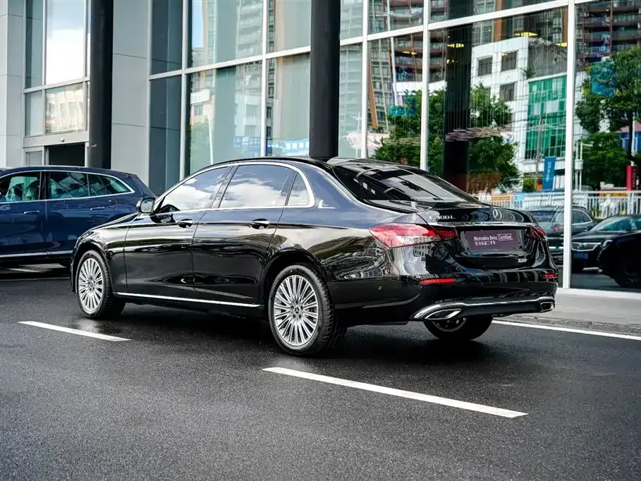 Mercedes-Benz E-Class — фото 10