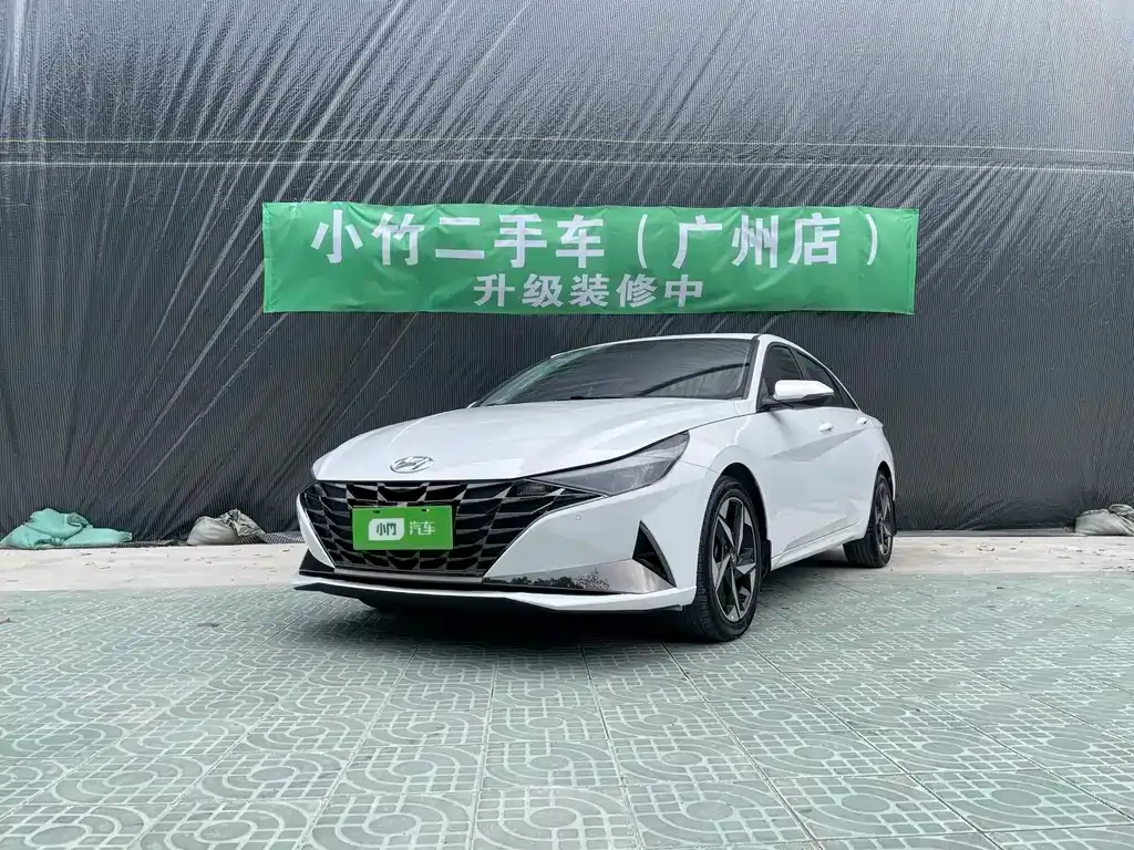 Hyundai Elantra — фото 1