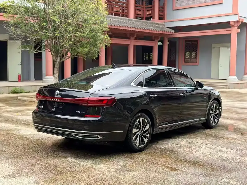 Volkswagen Passat — фото 7