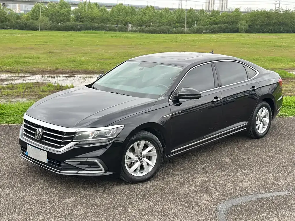 Volkswagen Passat — фото 1