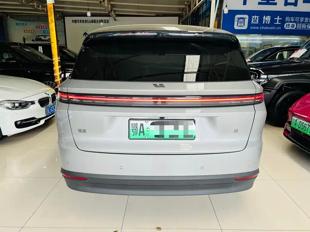 Li Auto i8 — фото 3