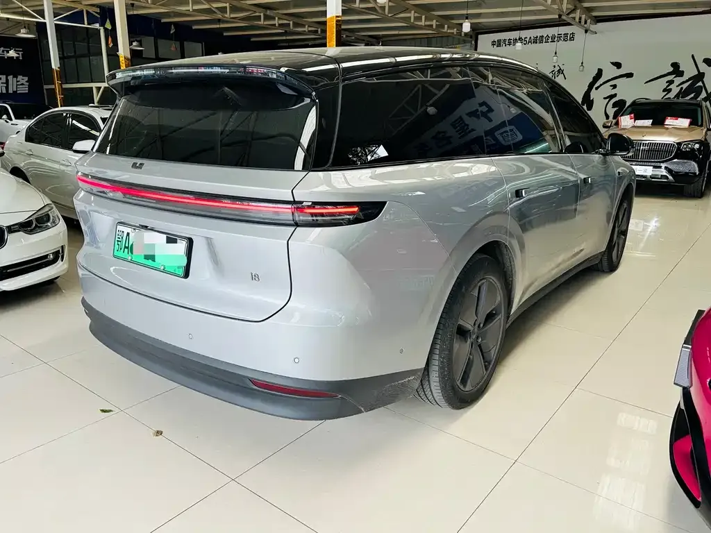Li Auto i8 — фото 6