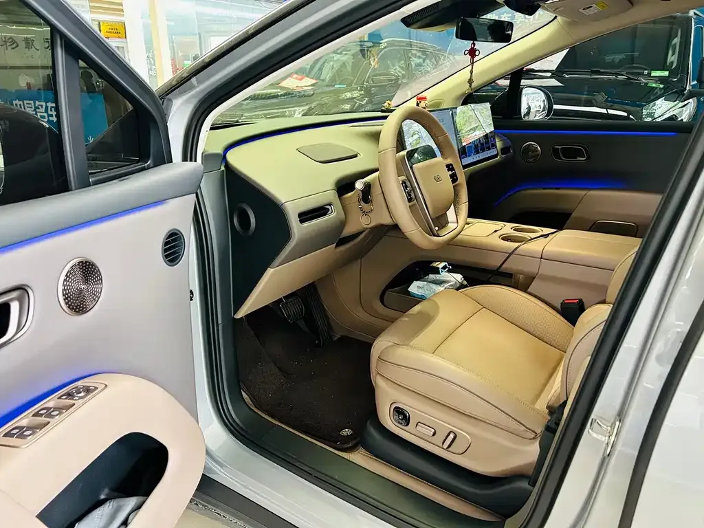 Li Auto i8 — фото 4