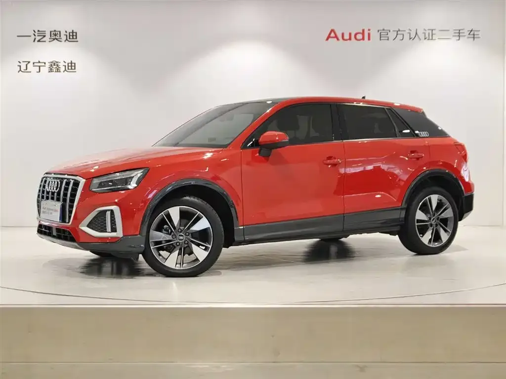 Audi Q2L — фото 1