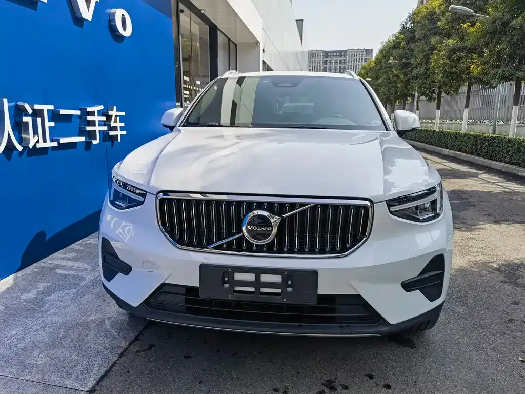 Volvo XC40 — фото 6