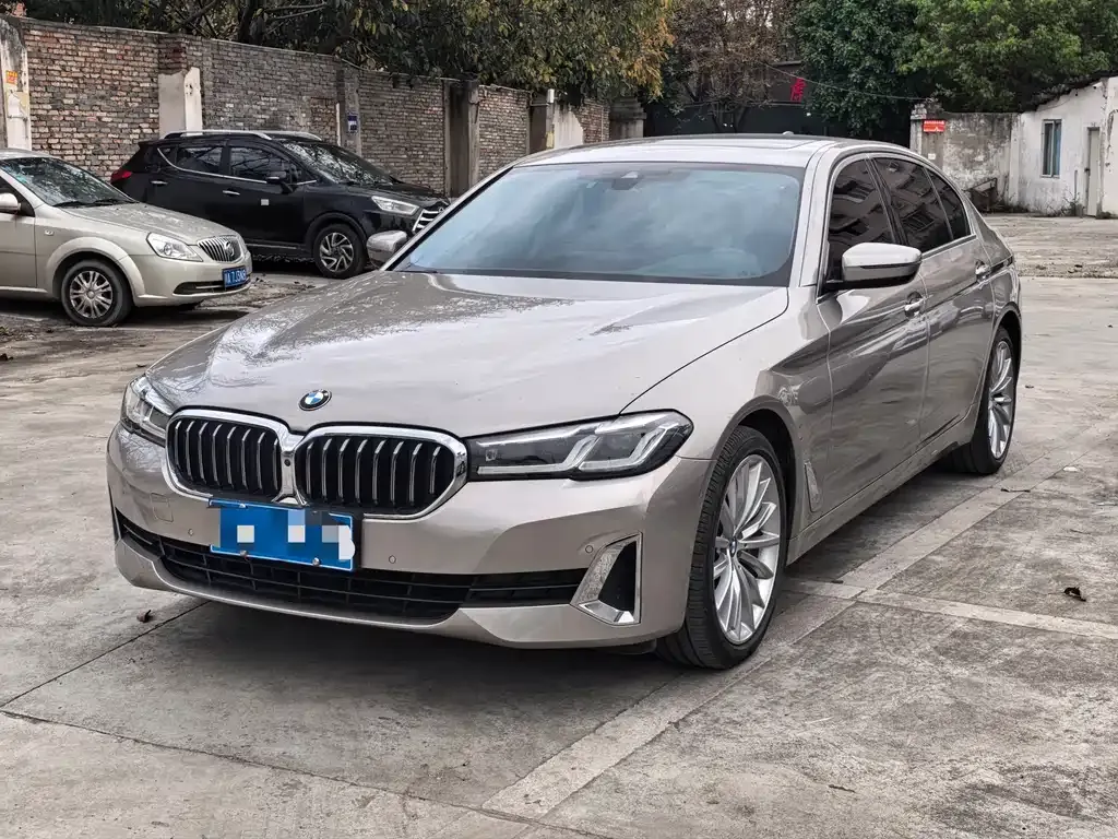 BMW 5 Series — фото 1