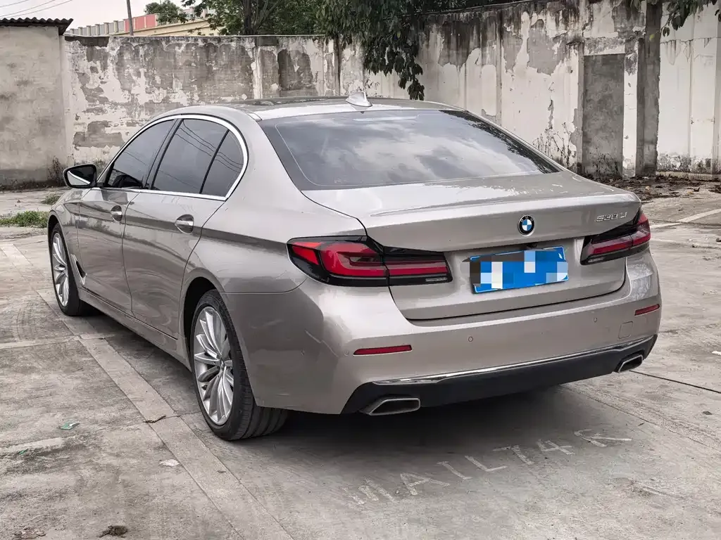 BMW 5 Series — фото 9