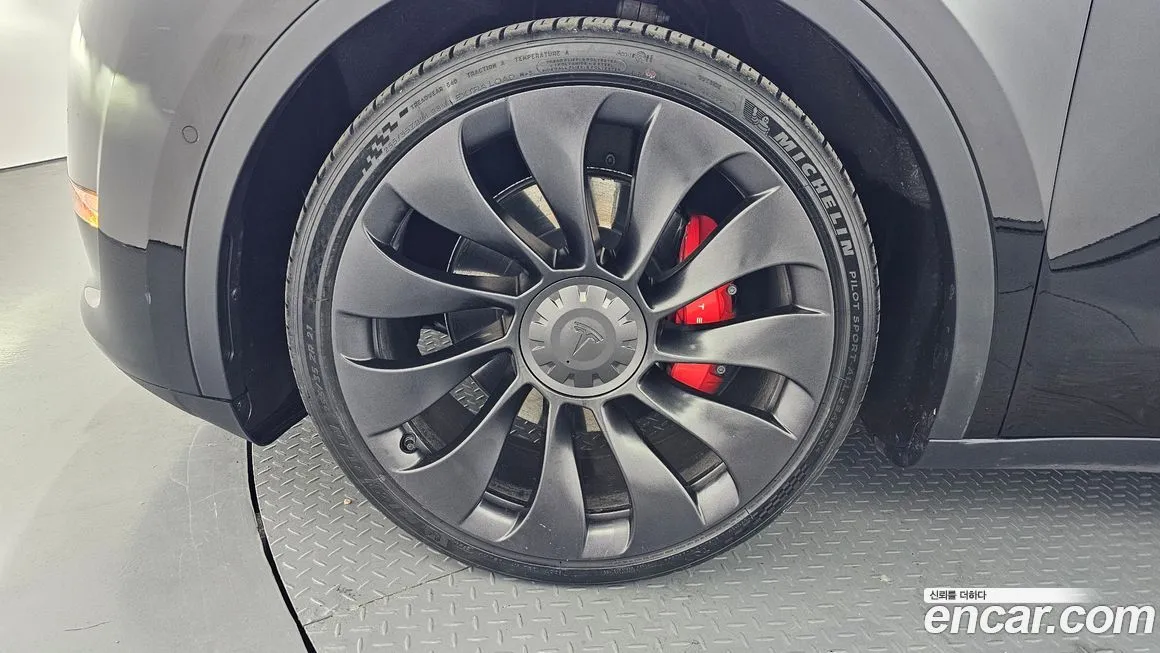 Tesla Model Y — фото 9