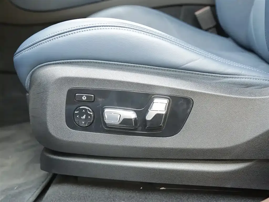 BMW XM — фото 6