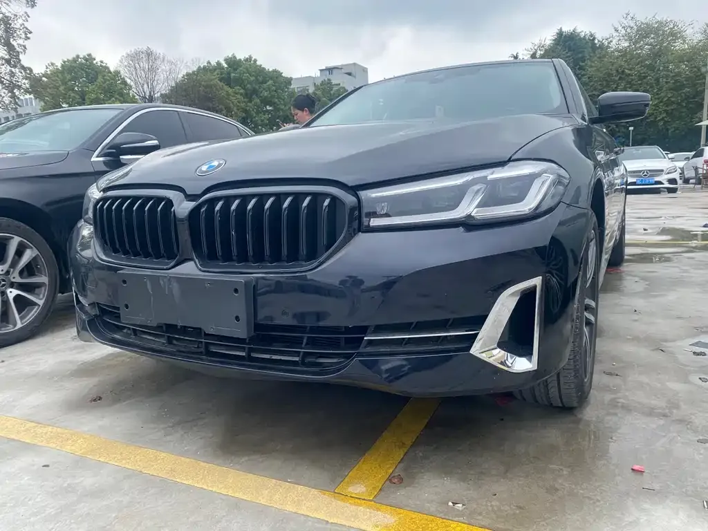 BMW 5 Series — фото 1