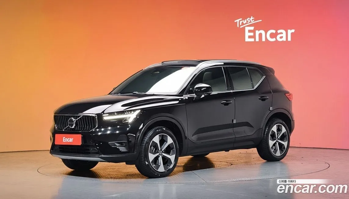 Volvo XC40 — фото 1