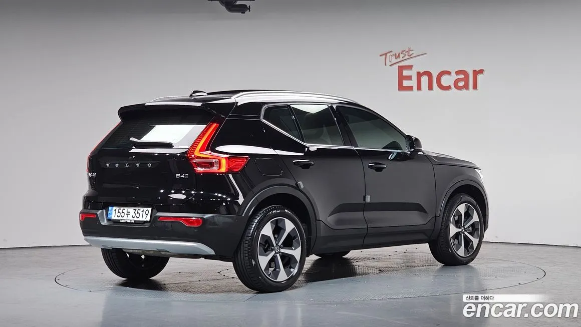 Volvo XC40 — фото 3