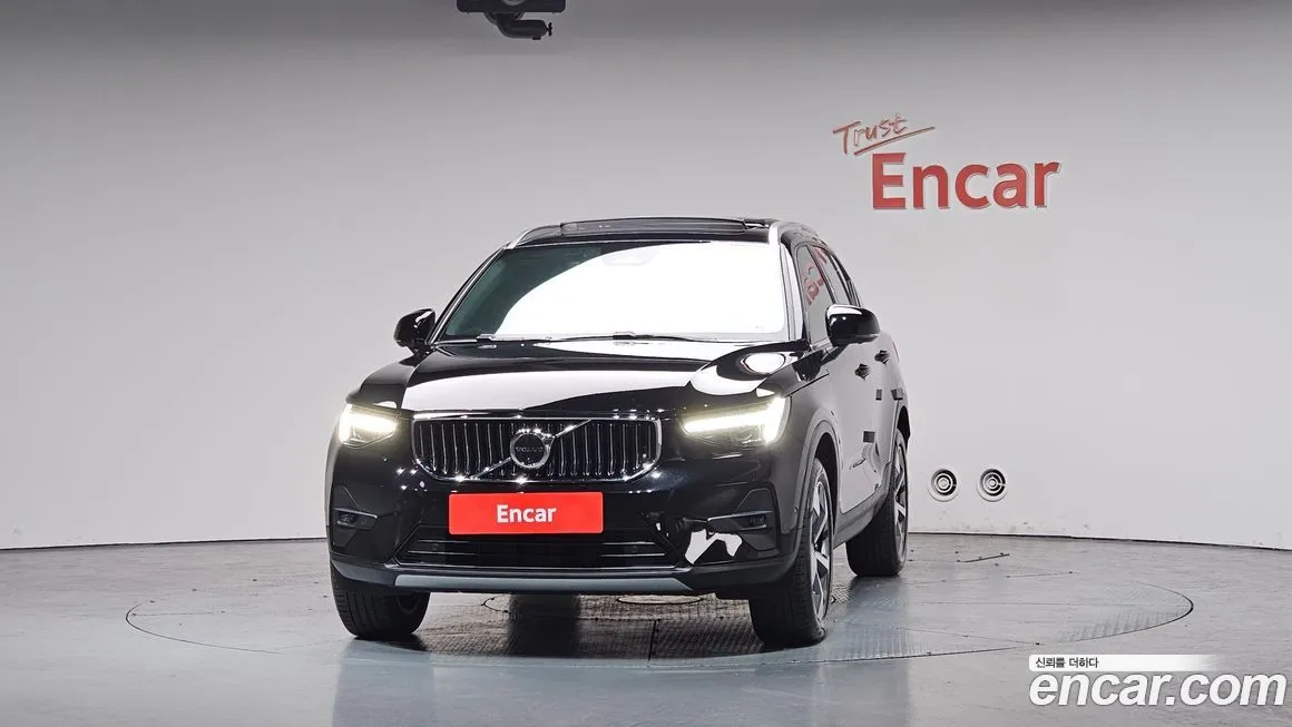 Volvo XC40 — фото 9