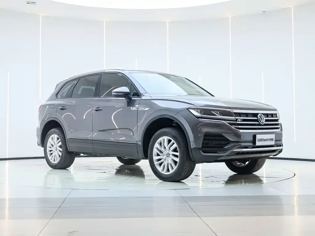Volkswagen Touareg — фото 8