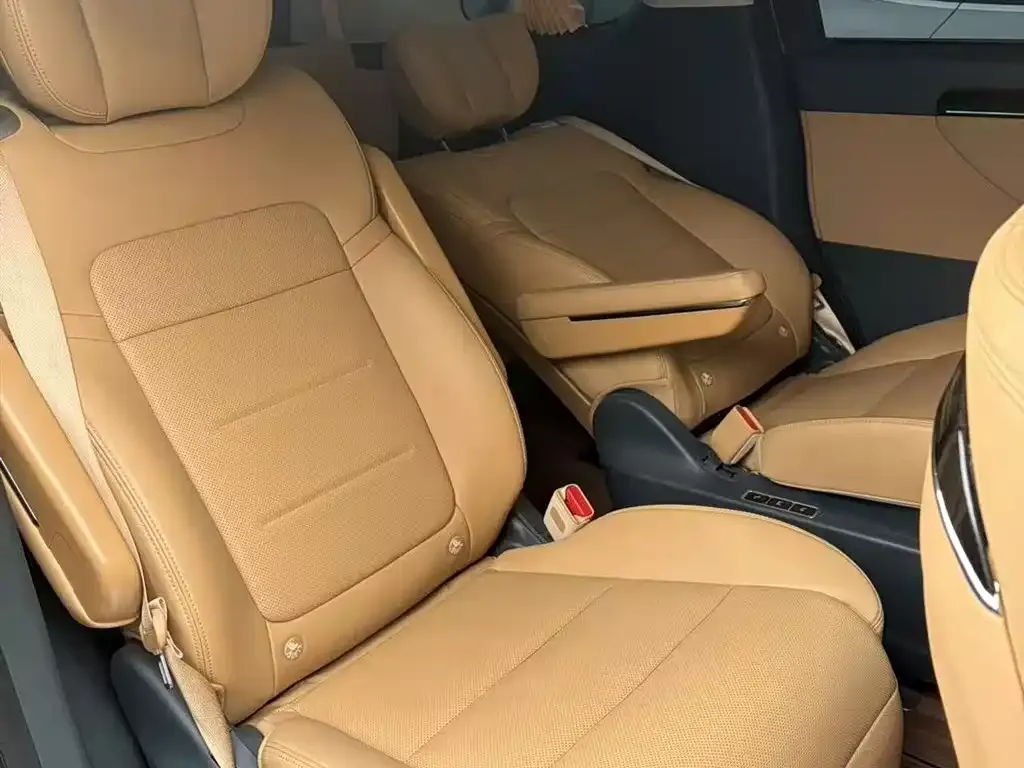GAC Motor E8 Hybrid — фото 3