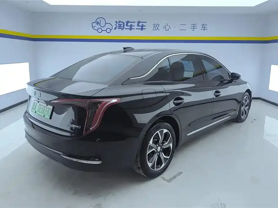 Hongqi E-QM5 — фото 3